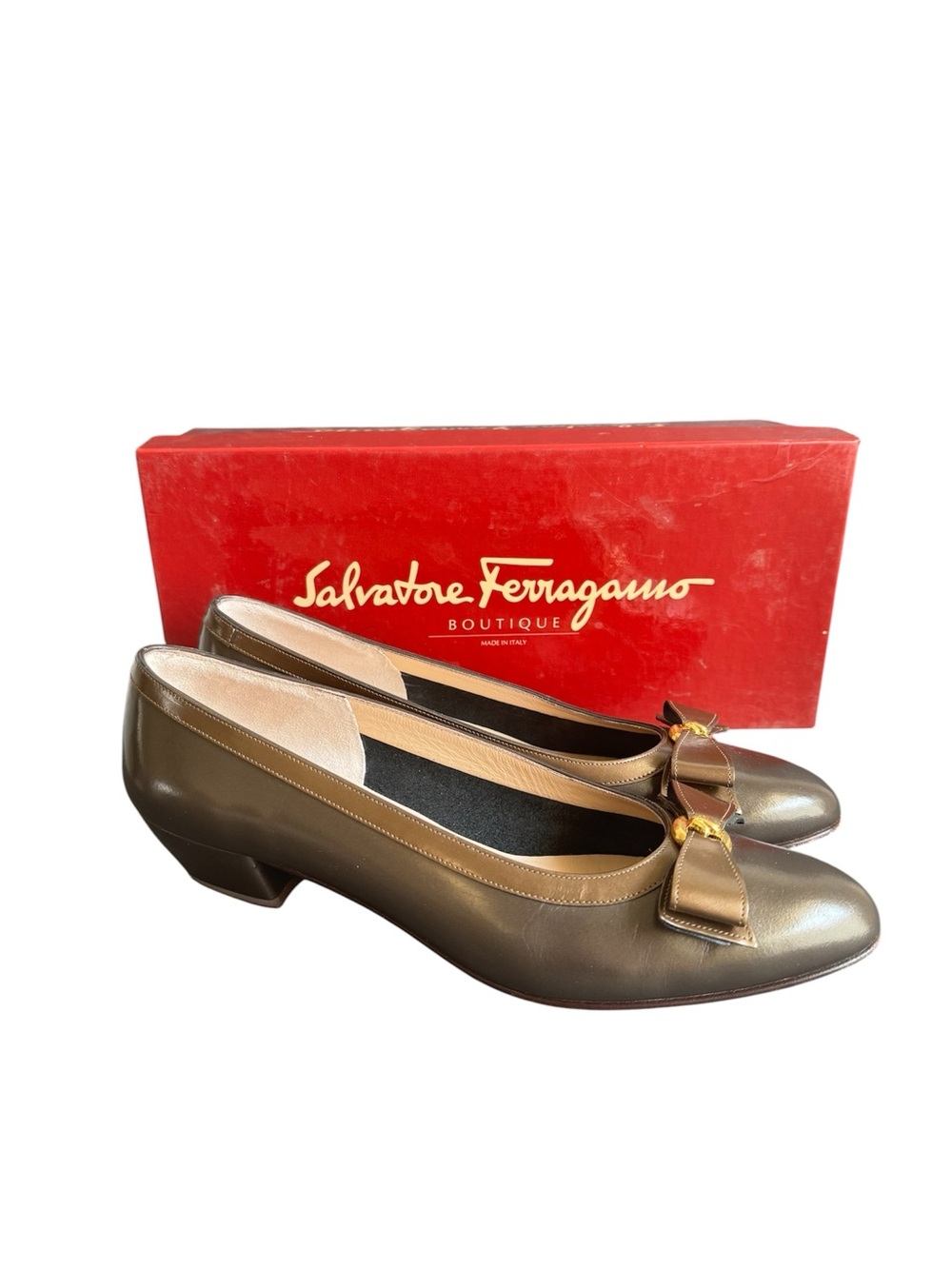 Salvatore Ferragamo Vara Bow Pumps Bronze Leather Shoes Old Money Womens 8.5‎ AA